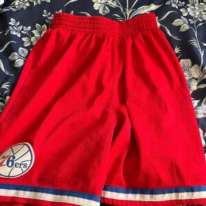 Mitchell & Ness Philadelphia 76ers red hardwood classics swingman shorts - youth